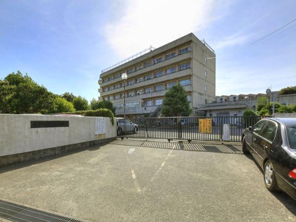 Primary school. Kanasugi 600m up to elementary school