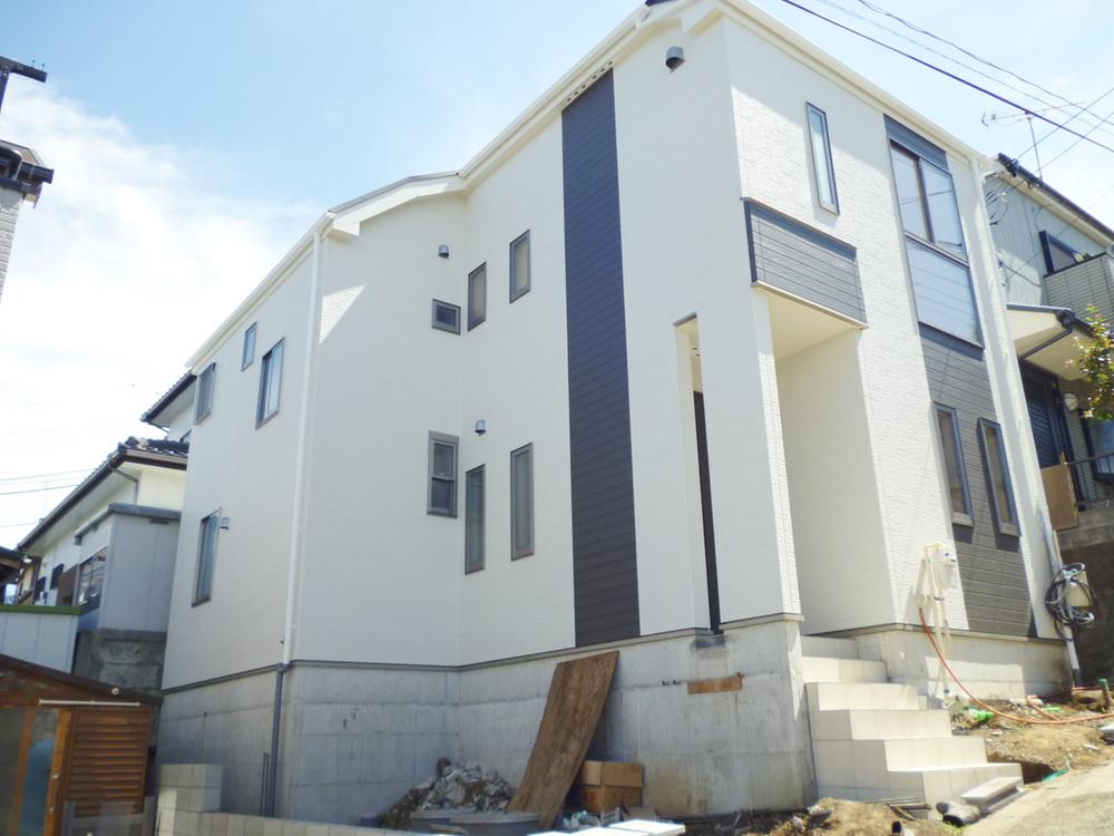 Local appearance photo. (December 2013) Shooting The outer wall of the chic two-tone color