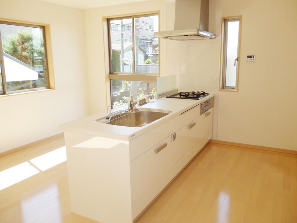 Kitchen. (December 2013) to produce a time of family reunion in the shooting easy-to-use face-to-face kitchen.