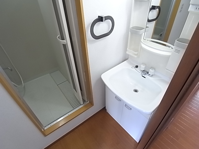 Washroom. Equipped with popular independent wash basin. 