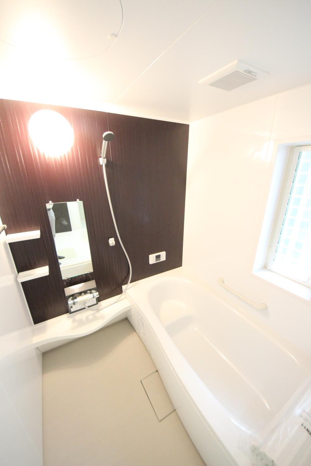 Bathroom. Local (2,013.7 May shooting)