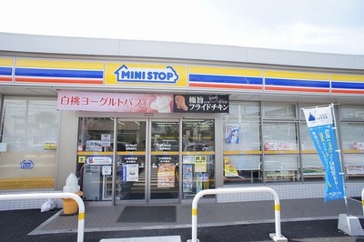 Convenience store. MINISTOP Funabashi Takidai store up (convenience store) 592m