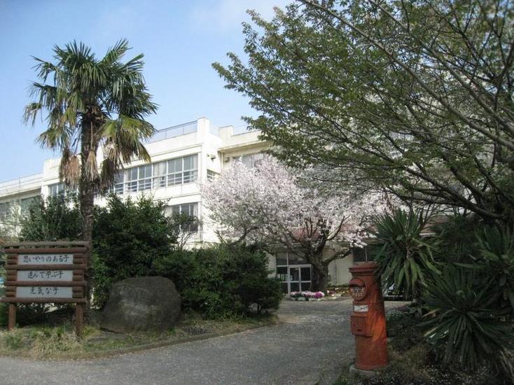 Primary school. Kowagama until elementary school 430m