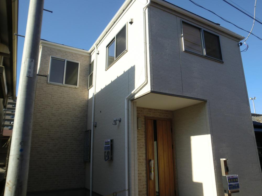 Local appearance photo. Local (12 May 2013) Shooting