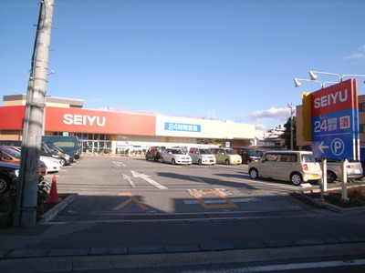 Supermarket. Seiyu to (super) 1300m
