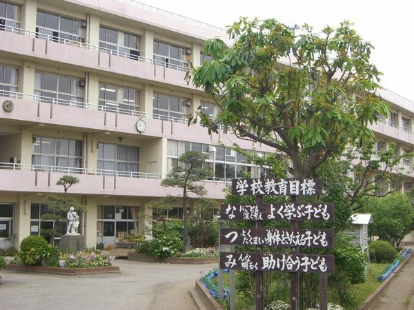 Primary school. Natsumidai up to elementary school (elementary school) 557m