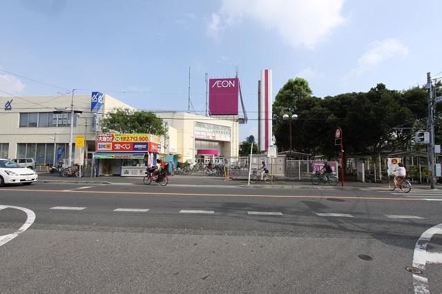 Supermarket. 381m until ion Takanekidoten