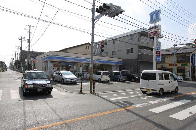 Convenience store. 433m until Lawson Kitanarashino Bahnhofstrasse shop