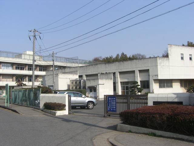 kindergarten ・ Nursery. 1586m until the young leaves nursery school