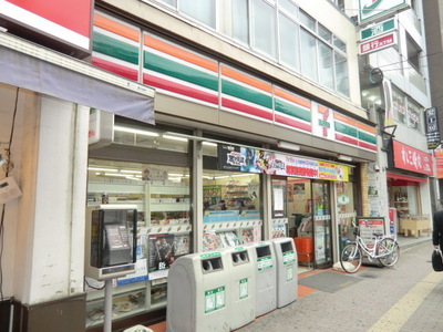 Convenience store. 180m to Seven-Eleven (convenience store)