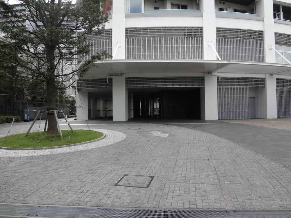 Other local. Entrance approach