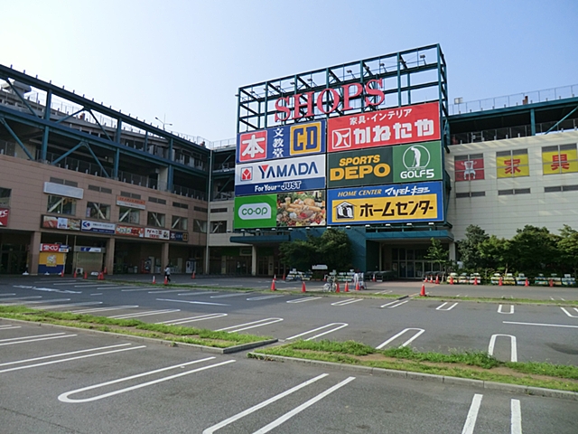 Shopping centre. SHOPS until the (shopping center) 1048m