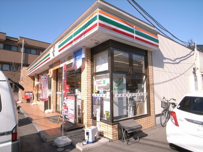 Convenience store. 805m to Seven-Eleven (convenience store)