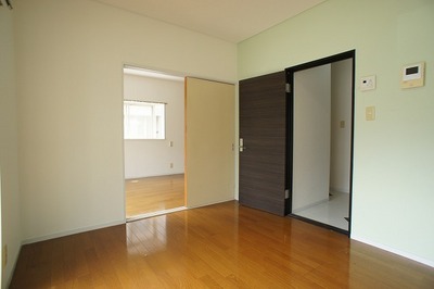 Other room space. Corridor on the right to the front door, Left the Western-style.