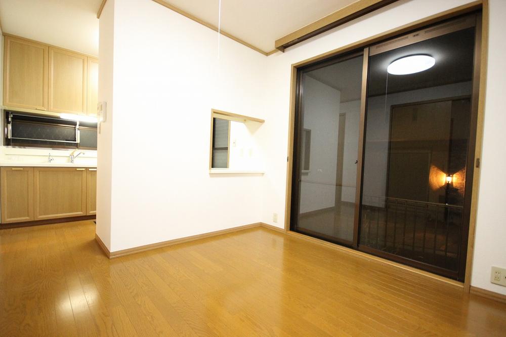 Non-living room. It is very beautiful because the flooring of re-covered already!