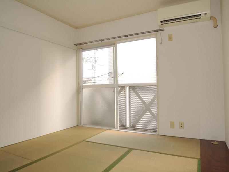 Living and room. It will settle down after all the Japanese-style room