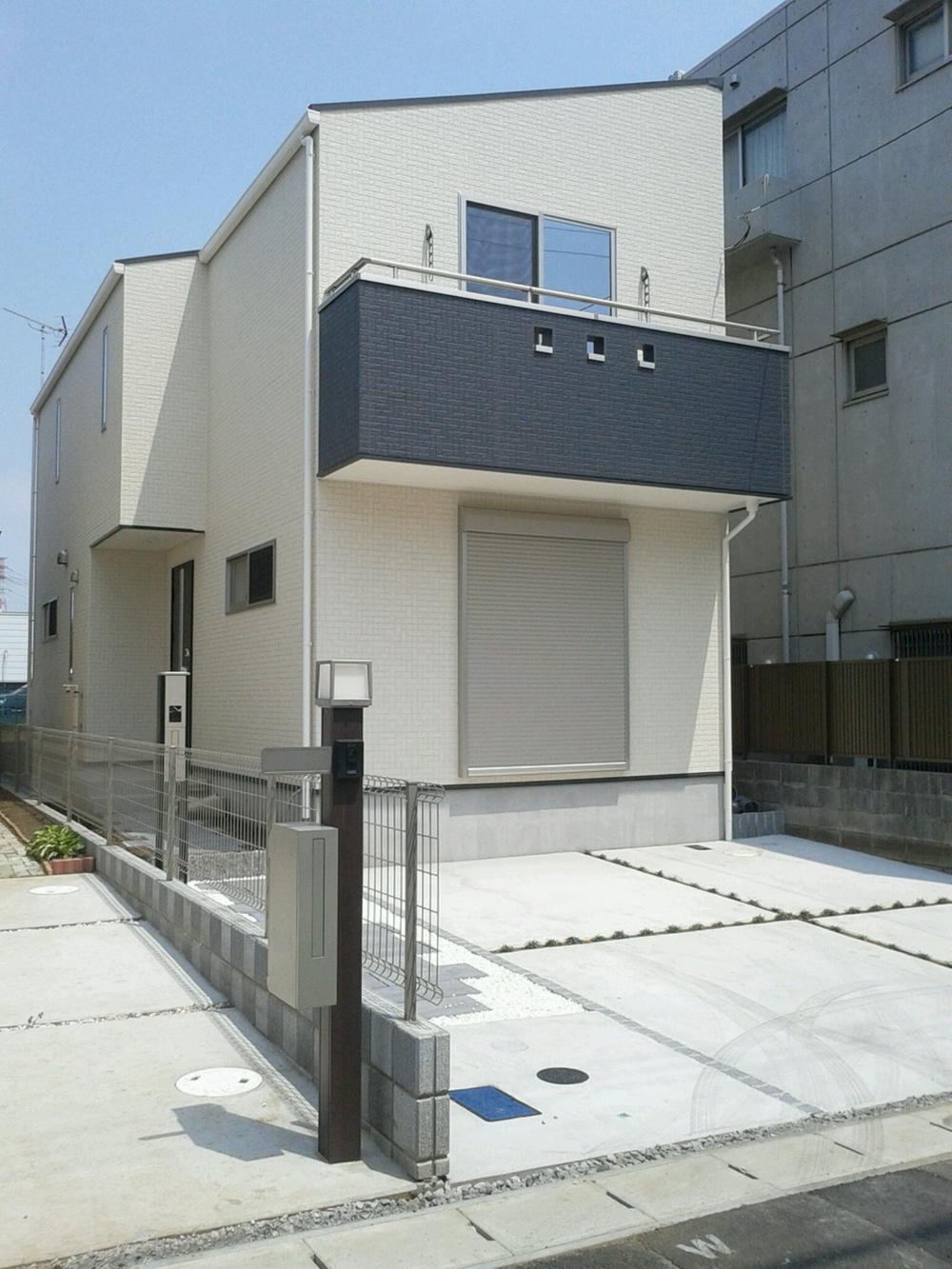 Local appearance photo. Local (April 2012) shooting