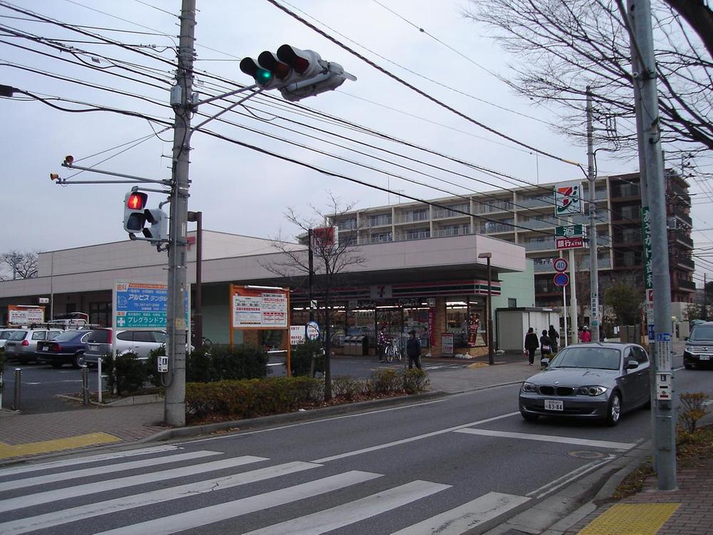 Convenience store. Seven-Eleven Funabashi Maeharanishi 716m up to 6-chome