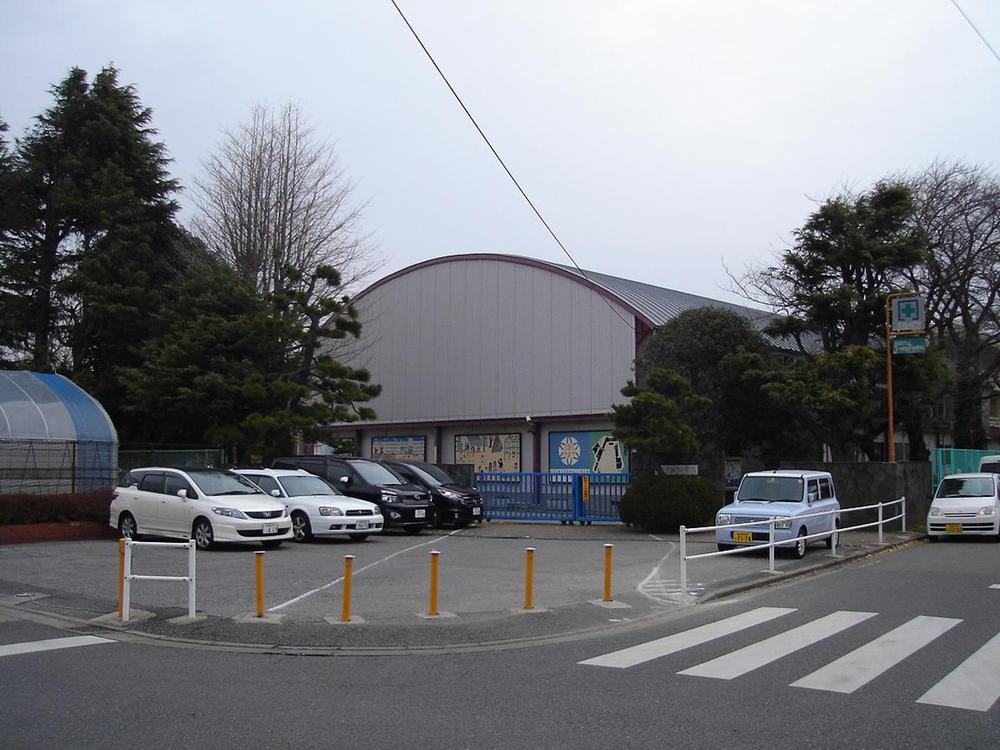 Primary school. 715m to Funabashi Municipal Nakanogi Elementary School