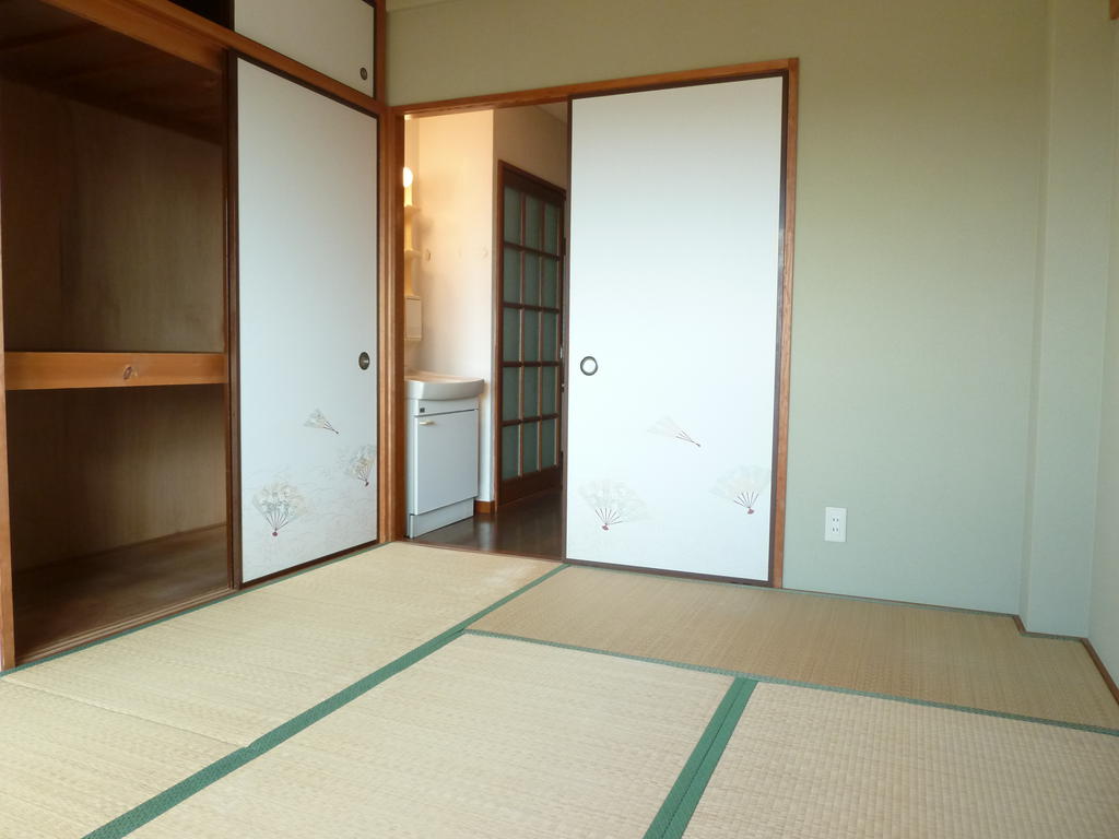 Receipt. Japanese-style room with a calm atmosphere