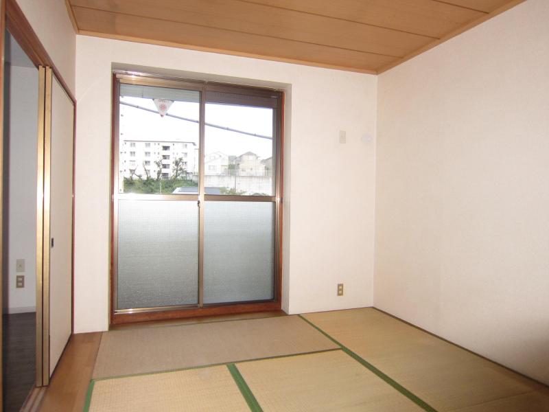 Living and room. I think you calm tatami room