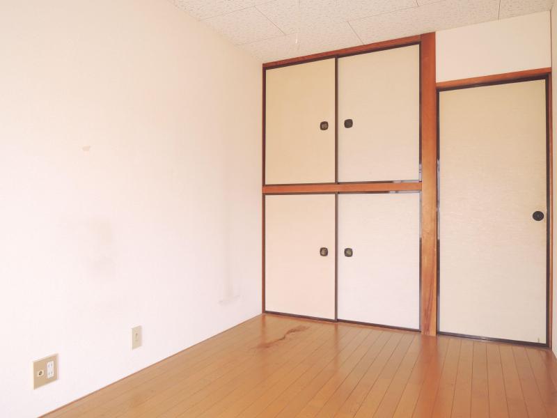 Living and room. Sobu Line "Tsudanuma Station" 3-minute walk of a good location!