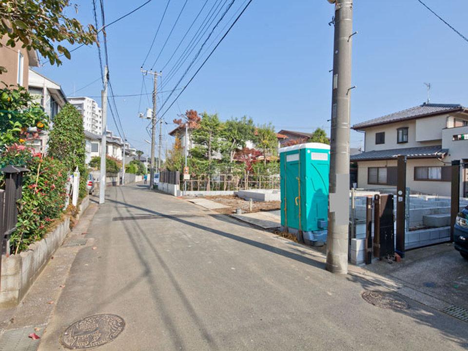 Local photos, including front road.  [local] Scenic zone of quiet streets environment. All two-compartment is a subdivision. (2013 in late November shooting)