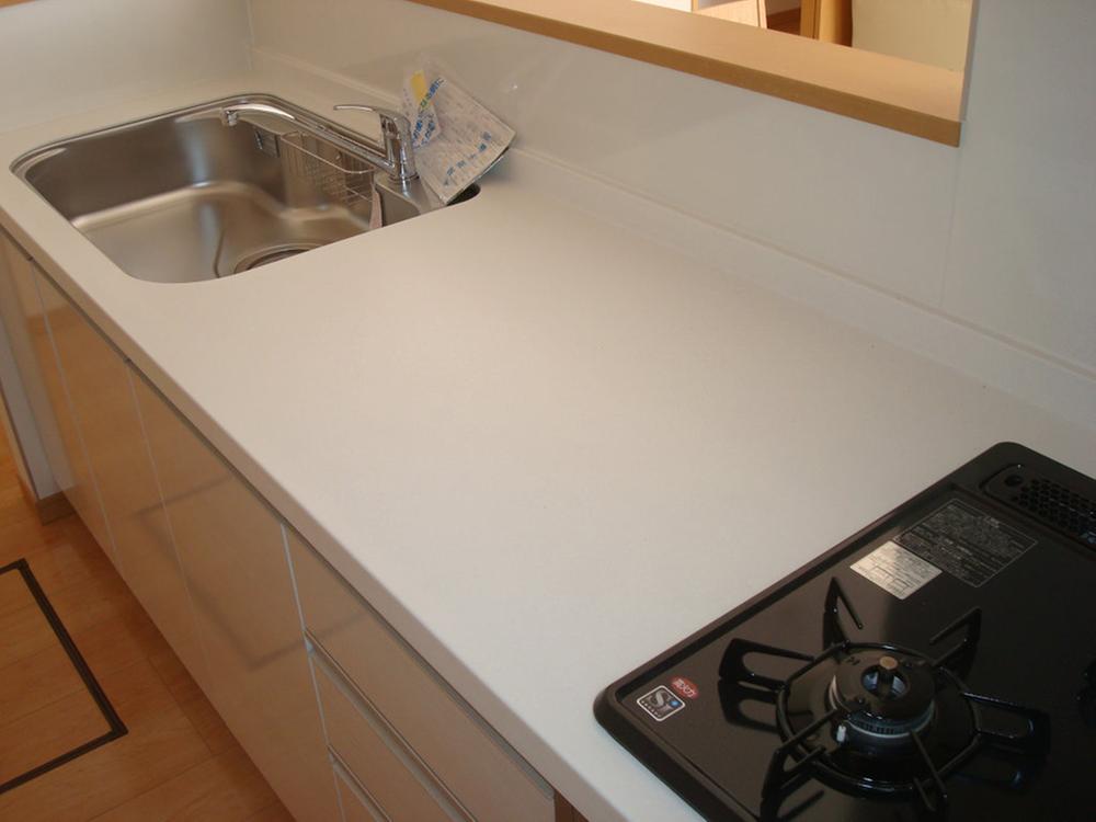 Kitchen.  [Same specifications ・ kitchen] It will be artificial marble countertops.