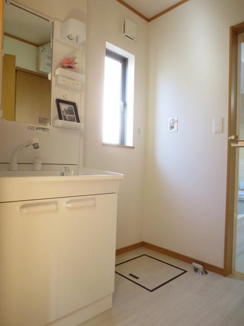 Wash basin, toilet. Undressing washroom