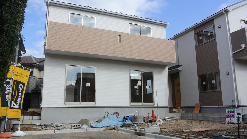 Local appearance photo. Local (12 May 2013) Shooting