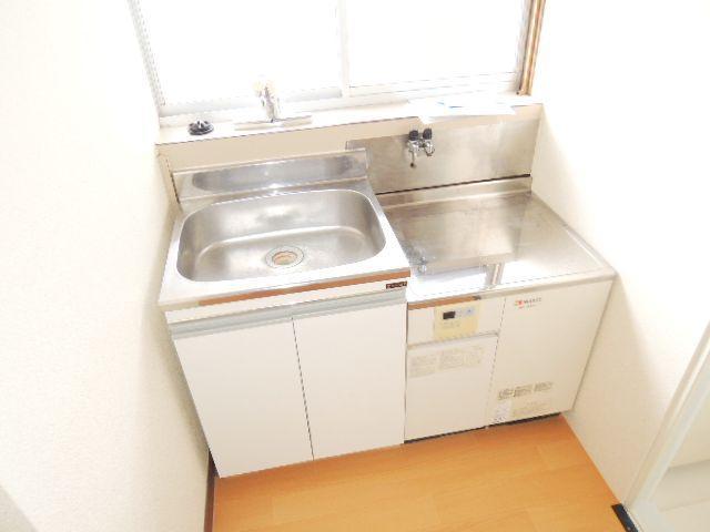 Kitchen. The kitchen is a two-necked is gas stove can be installed