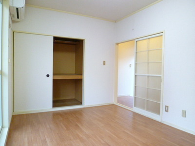 Living and room. Indoor Cross ・ It has been re-covered floor CF