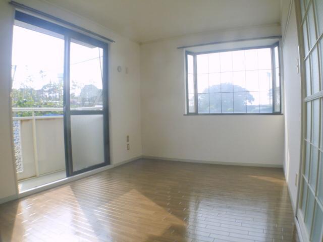 Living and room. With a bay window Western-style