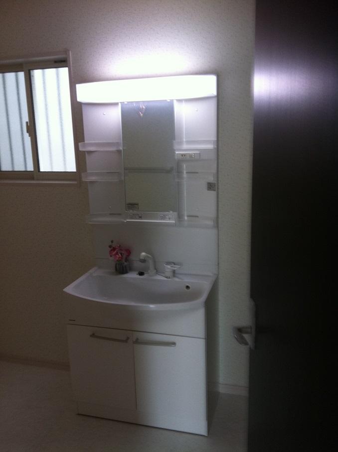 Wash basin, toilet. Indoor (10 May 2013) Shooting