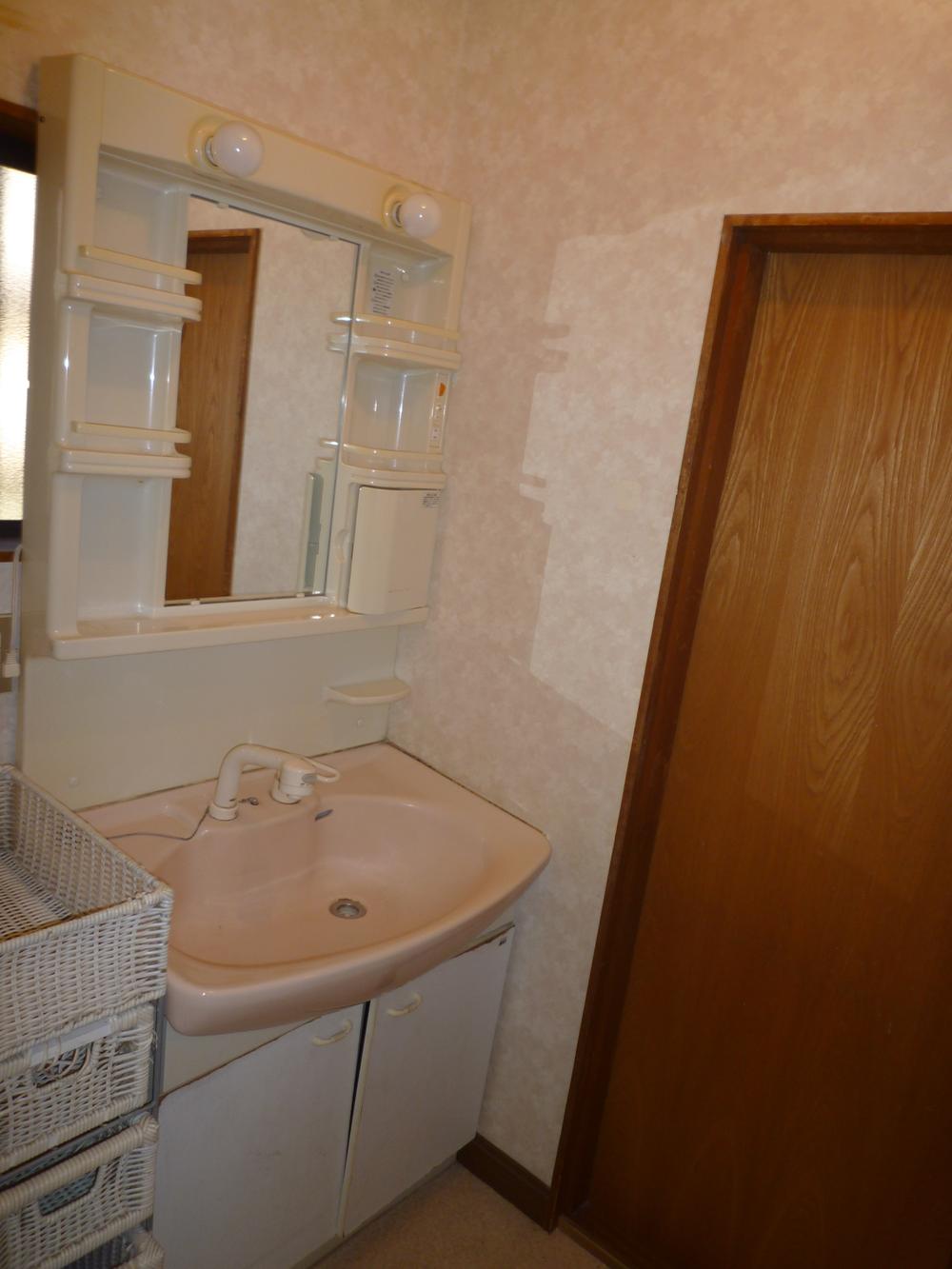 Wash basin, toilet. Indoor (September 2013) Shooting