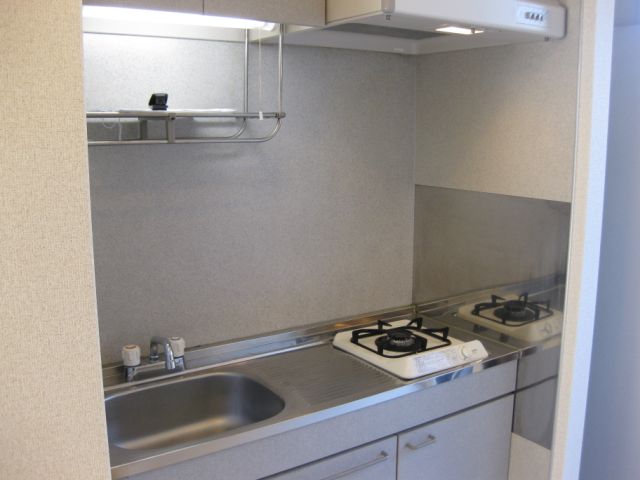 Kitchen. 1-neck with gas stove