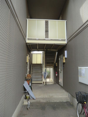 Entrance. Wide entrance