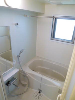 Bath. Bathroom with a window add cooked ・ It is with a bathroom dryer. 