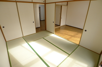 Living and room. Japanese-style room 6 quires