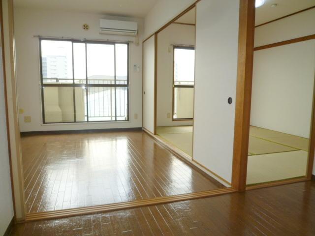 Living and room. Air conditioning, It is lighted rooms.