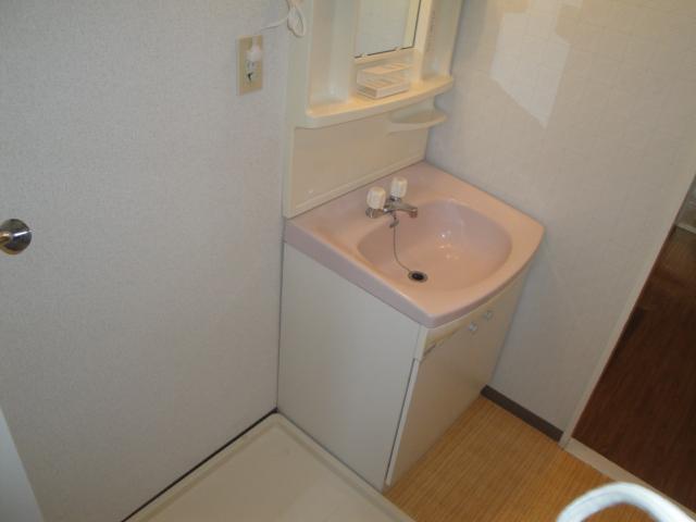 Washroom. Since the washbasin be independent is the morning of the preparation is also easy travel