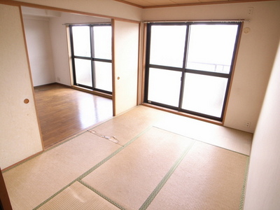 Living and room. Well it turns into beautiful tatami before occupancy is ~ To!