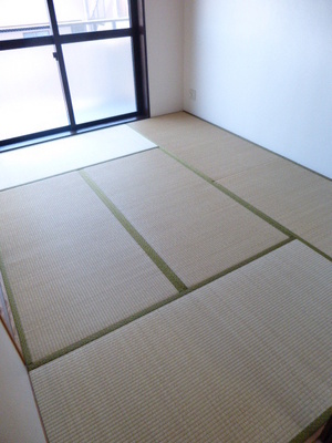 Living and room. Bright Japanese-style room 6 quires