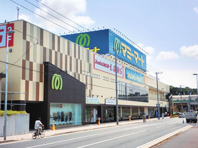 Supermarket. Mamimato sandwiched Station store up to (super) 752m