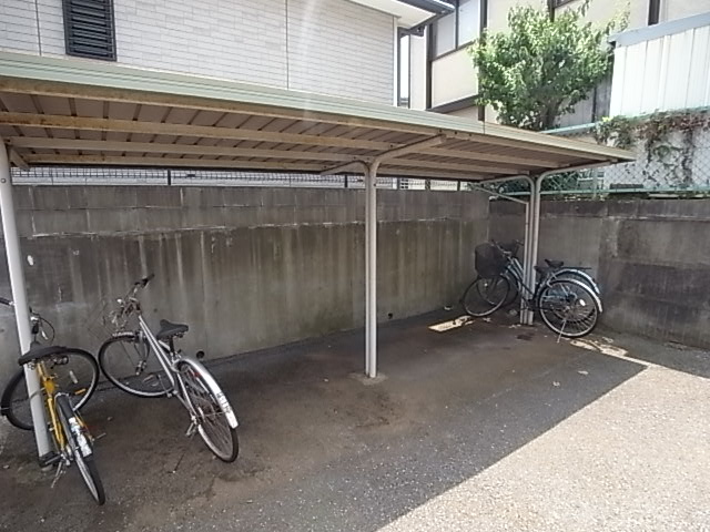 Other common areas. Bicycle parking space is also available to provide on-site I am happy with the roof