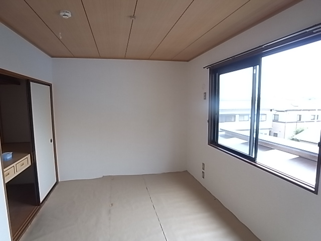 Other room space. Of course housed in a Japanese-style room is a room with a ^^ calm