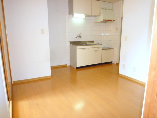 Kitchen. 2-neck is a gas stove can be installed.