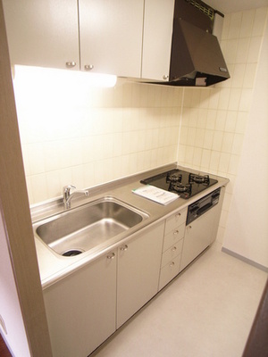 Kitchen. 3-neck gas stove ・ System kitchen with grill ☆