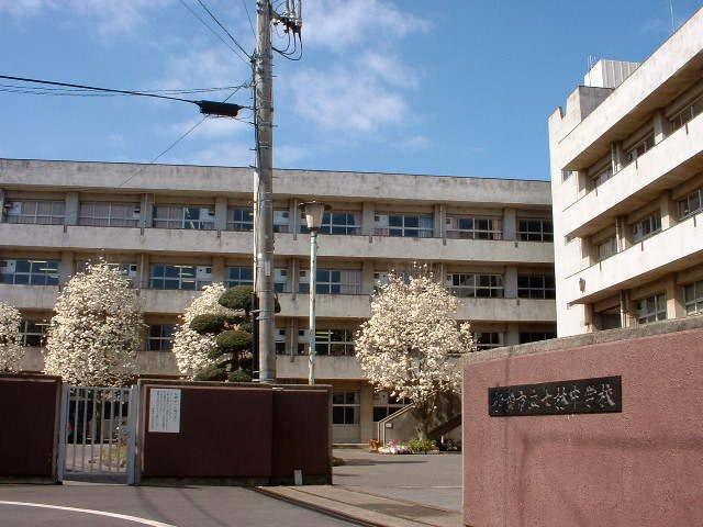 Junior high school. 988m to Funabashi Municipal Nanabayashi junior high school