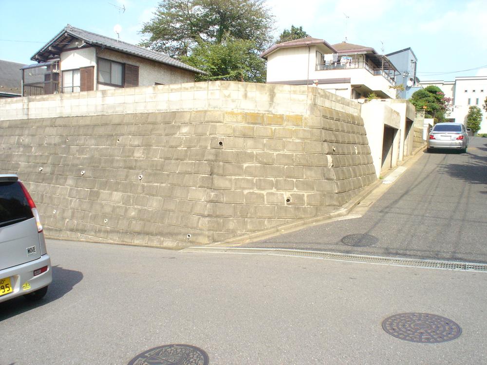 Local photos, including front road. Local (09 May 2013) Shooting